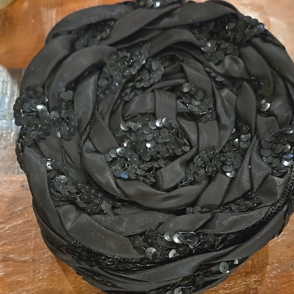Ferncroft Vintage Womans 1940s Black Sequence Facintater Hat. Beautiful